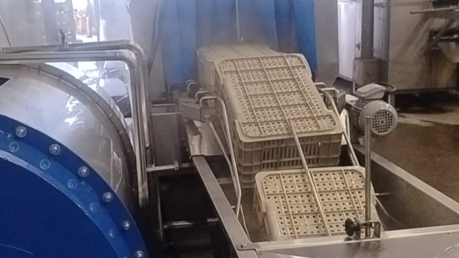 A lavadora de caixas plásticas aumenta a eficiência na sua produção