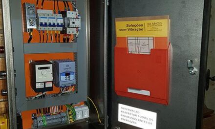 Como as caixas de comando otimizam o controle de máquinas no beneficiamento de frutas e hortaliças