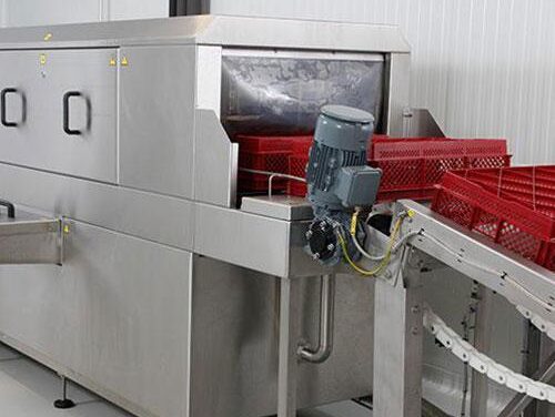 Além da lavagem: como integrar sua lavadora de caixas a uma linha de produção automatizada