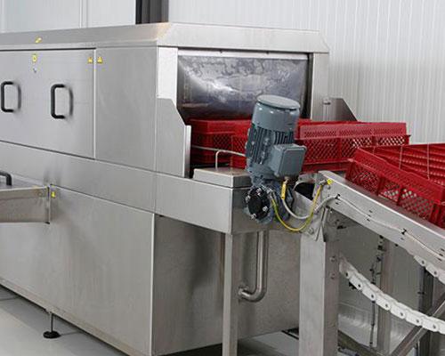 Além da lavagem: como integrar sua lavadora de caixas a uma linha de produção automatizada