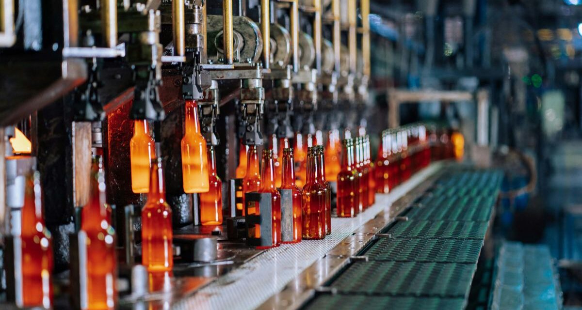 Sistema de automação industrial: integrando a visão computacional no controle de envase e rótulos